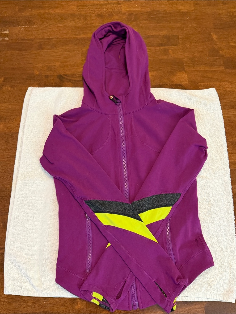 Lululemon Hooded define jacket Size 6.  Vibrant purple